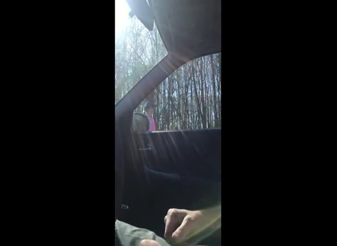 Video :Horny dude stopped his car to masturbate to a homeless girl